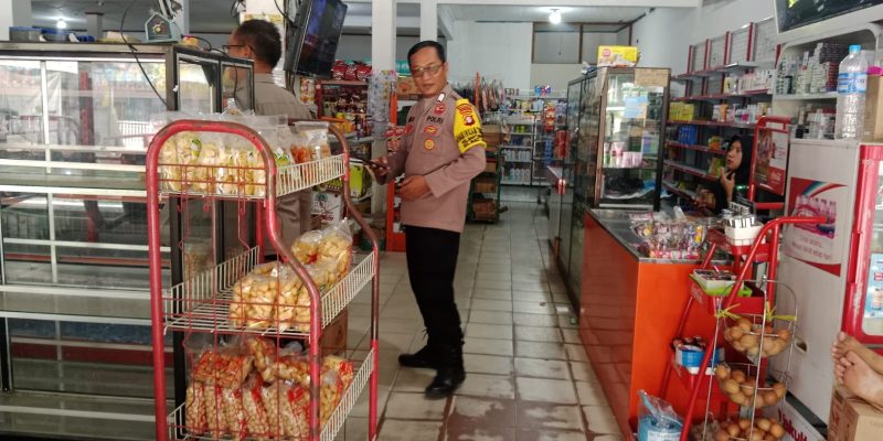 Polsek Bukit Batu Pastikan Ketersediaan Bapokting di Toko Milik Warga