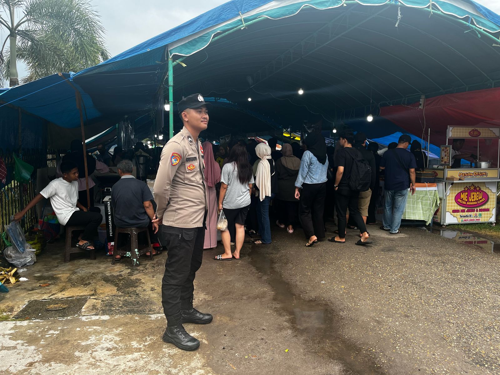 Polresta Palangka Raya Kerahkan Personel Lakukan Pam Pasar Wadai di Jalan Yos Sudarso