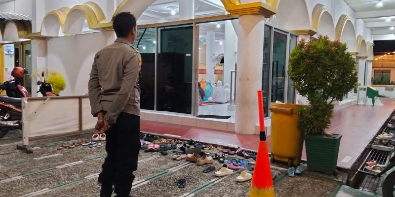 Jaga Kamtibmas Ramadhan, Polresta Palangka Raya Lakukan Pam Salat Tarawih di Masjid Nurul Iman