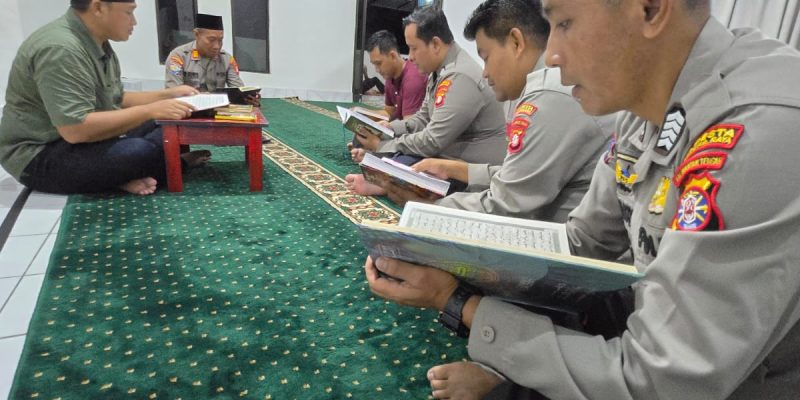 Perkuat Iman dan Ketakwaan, Kasatbinmas Polresta Palangka Raya Gelar Tadarus Al-Qur’an bersama Personel