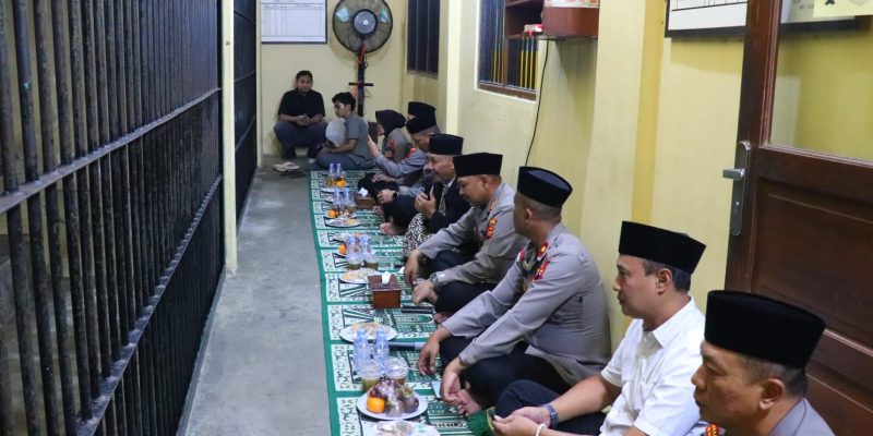 Berbagi Kebahagiaan, Kapolres Pekalongan Gelar Buka Puasa Bareng Tahanan