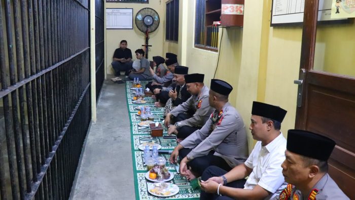 Berbagi Kebahagiaan, Kapolres Pekalongan Gelar Buka Puasa Bareng Tahanan