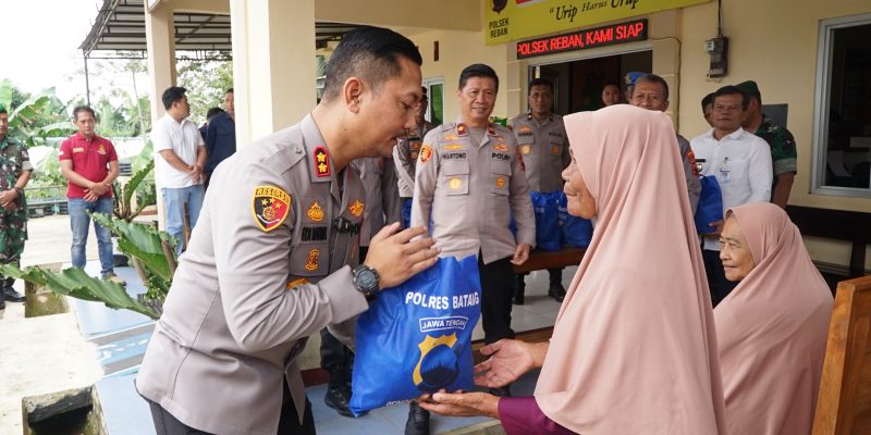 Ramadan Penuh Berkah, Polres Batang Gelar Bakti Sosial Berbagi Dengan Warga