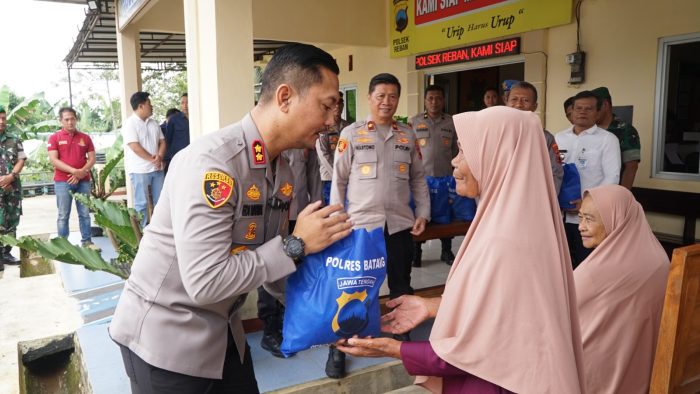 Ramadan Penuh Berkah, Polres Batang Gelar Bakti Sosial Berbagi Dengan Warga