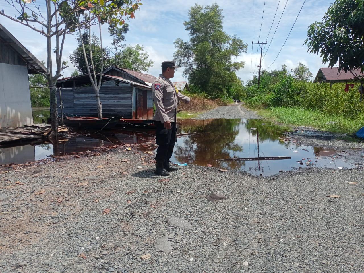 Polsek Sabangau Laksanakan Patroli Debit Air di Kelurahan Kameloh Baru