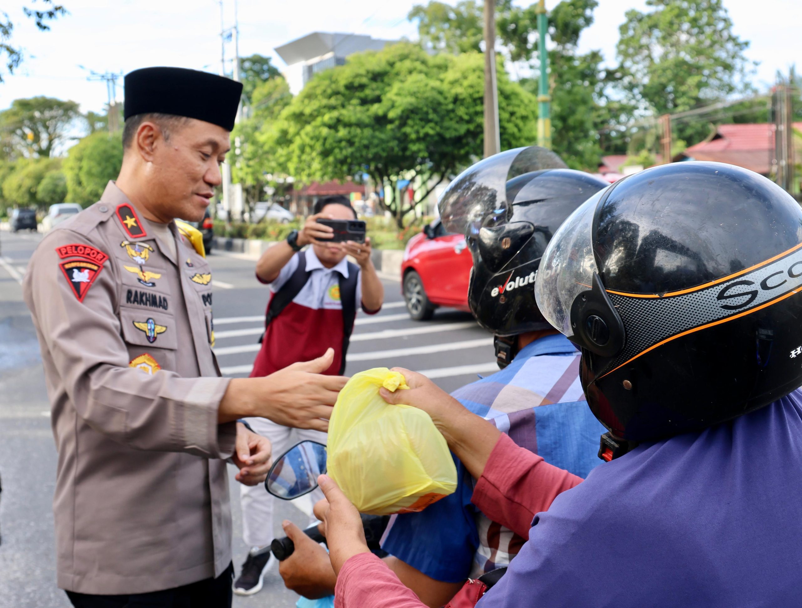 Hadir Untuk Masyarakat, Polda Kalteng Bersama Media Berbagi Takjil dan Buka Puasa Bersama