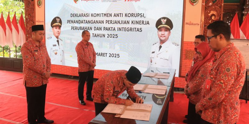 Wujudkan Tata Kelola Pemerintah Bersih dan Pelayanan Prima, Pemkab Mojokerto Gelar Penandatanganan Perjanjian Kinerja dan Pakta Integritas Perangkat Daerah
