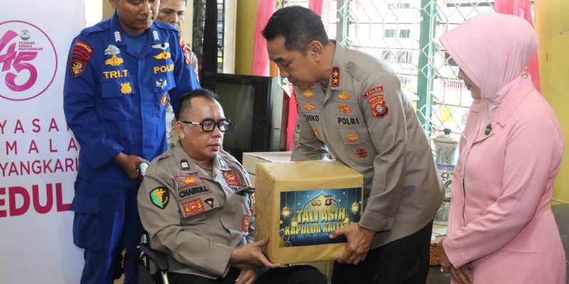 Wujud Kepedulian, Kapolda Kalteng Kunjungi Personel Polres Kapuas yang Sakit Menahun