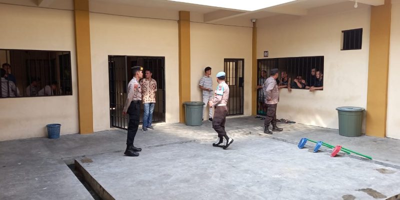 Personel Sattahti dan Piket Fungsi Polresta Palangka Raya Gelar Pengecekan Rutin Ruang Tahanan