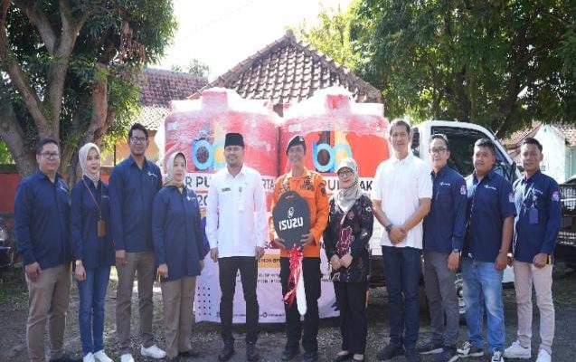 Wakil Bupati Abang Ijo Hapidin Salurkan CSR BPR Purwakarta