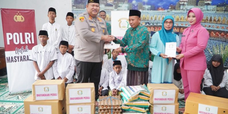 Kapolres Pasuruan Berikan Bantuan kepada Anak Yatim di Yayasan Al-Muttaqin