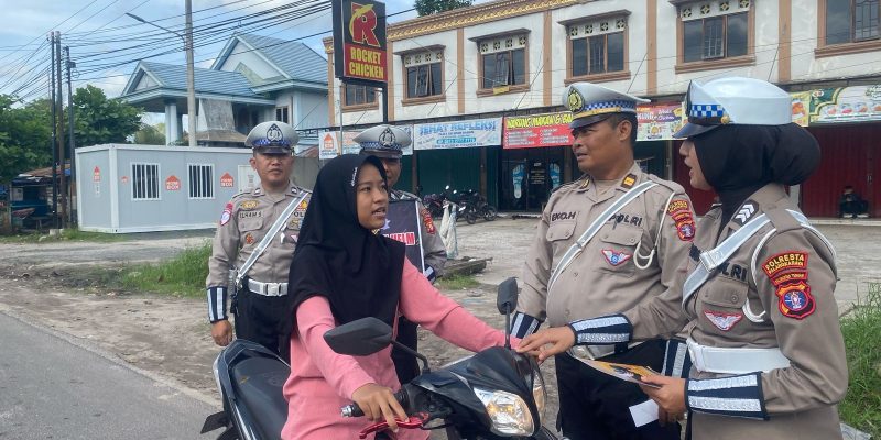 Gelar Dikmas Lantas, Unit Kamsel Satlantas Polresta Palangka Raya Ajak Pengendara Tertib Berlalu Lintas