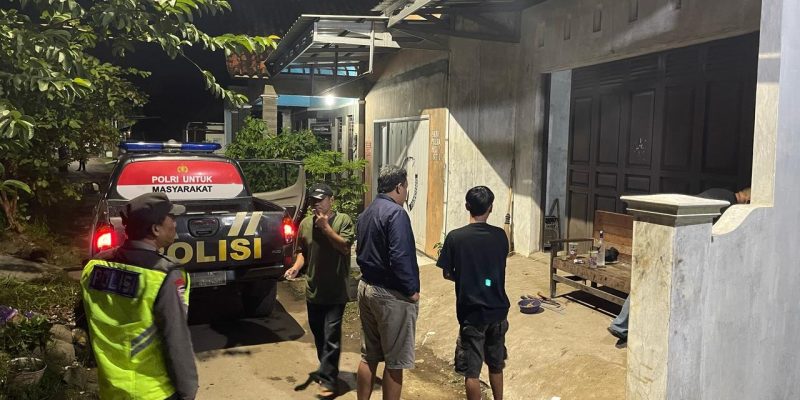 Terima DM Keluhan Warga di Akun Medsosnya, Polsek Wiradesa Langsung Respon Cepat