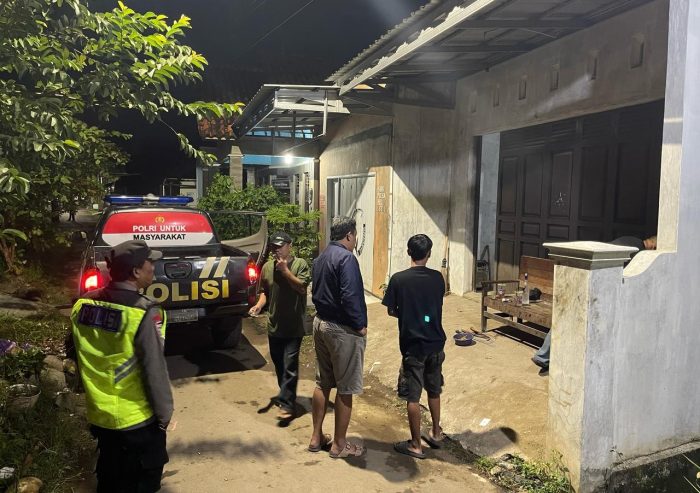 Terima DM Keluhan Warga di Akun Medsosnya, Polsek Wiradesa Langsung Respon Cepat