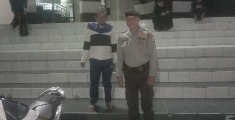 Polsek Sabangau Jaga Keamanan di Masjid Kubah Hijau Al-Abrar Sholat Isya dan Tarawih