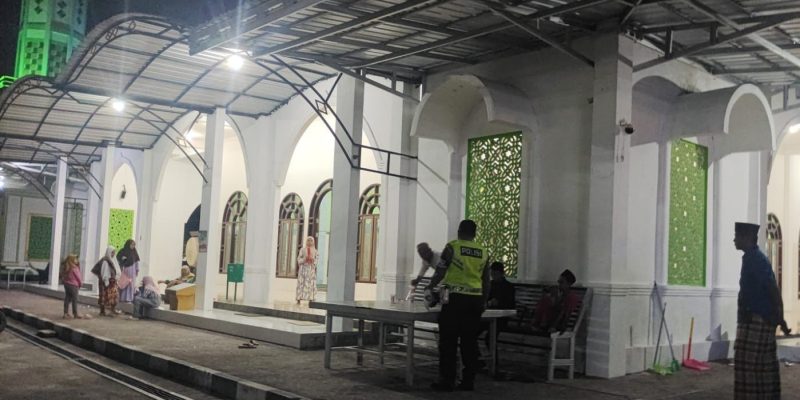 Satlantas Polresta Palangka Raya Jaga Kelancaran Lalu Lintas Saat Tarawih di Masjid Al-Amin Tangkiling