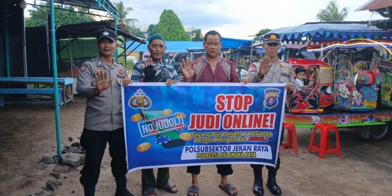 Kunjungi Pasar Malam, Kapolsubsektor Jekan Raya Ajak Warga Perangi Judi Online
