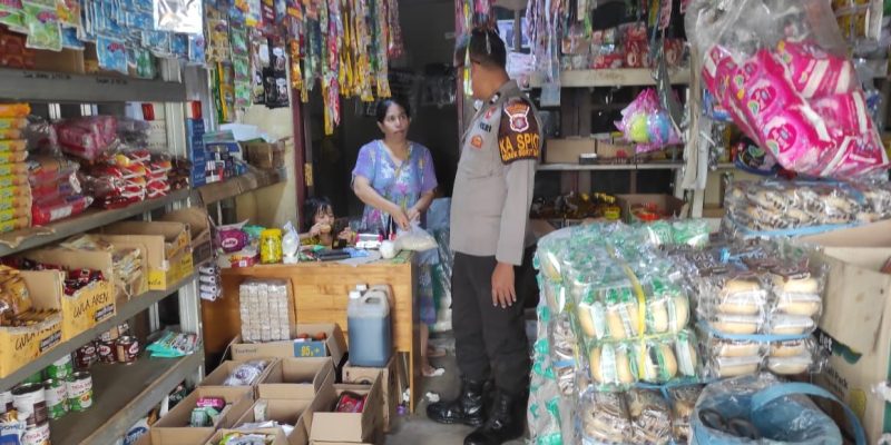 Sambangi Pasar Rakyat Tangkiling, Polsek Bukit Batu Pastikan Keamanan dan Stok Sembako