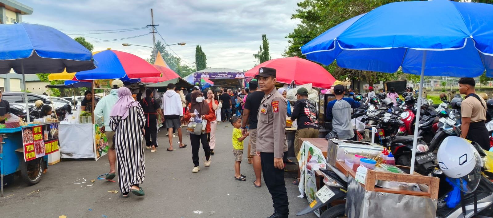 Polresta Palangka Raya Pelihara Rasa Aman di Pasar Wadai Ramadan AIS Nasution