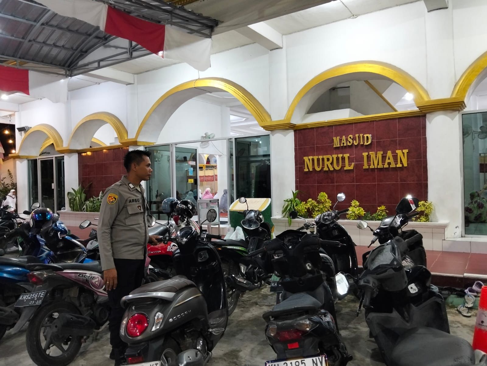 Polresta Palangka Raya Amankan Sholat Tarawih di Masjid Nurul Iman