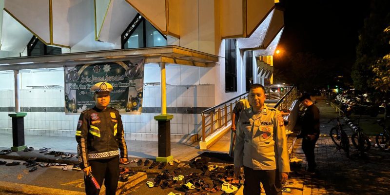 Jaga Kamtibmas Ramadhan, Polresta Palangka Raya Pam Salat Tarawih di Masjid Raya Darussalam
