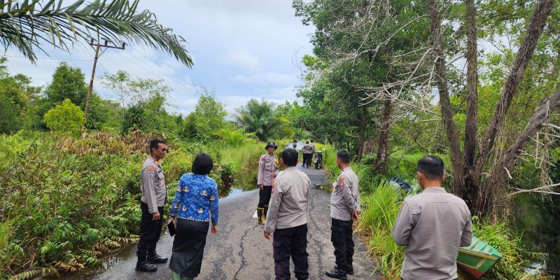 Sigap Tanggap Bencana, Kapolsek Pahandut Tinjau Kondisi Banjir di Petuk Katimpun