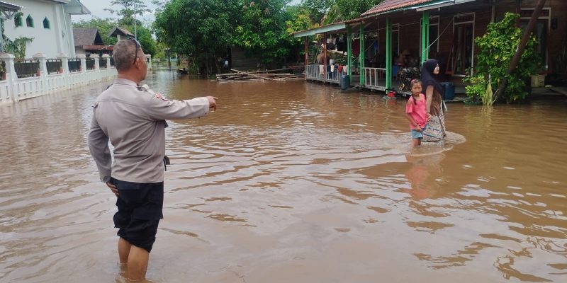 Kurangi Dampak Banjir, Polsek Sabangau Imbau Warga Bereng Bengkel Selalu Waspada