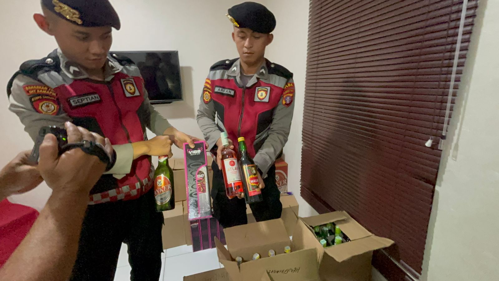 Ciptakan Kamtibmas di Bulan Ramadan, Ditsamapta Polda Kalteng Amankan dan Sita Ratusan Botol Miras Tanpa izin