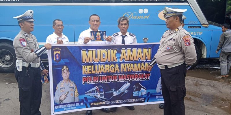Sambangi DAMRI, Satlantas Polresta Palangka Raya Edukasikan Keselamatan Lalu Lintas Jelang Mudik