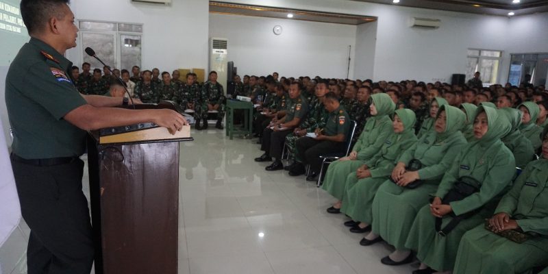 Terima Kasih Atas Pengabdian Babinsa, Dandim Berikan Jam Komandan Kepada Anggota Dan Persit