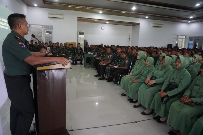 Terima Kasih Atas Pengabdian Babinsa, Dandim Berikan Jam Komandan Kepada Anggota Dan Persit