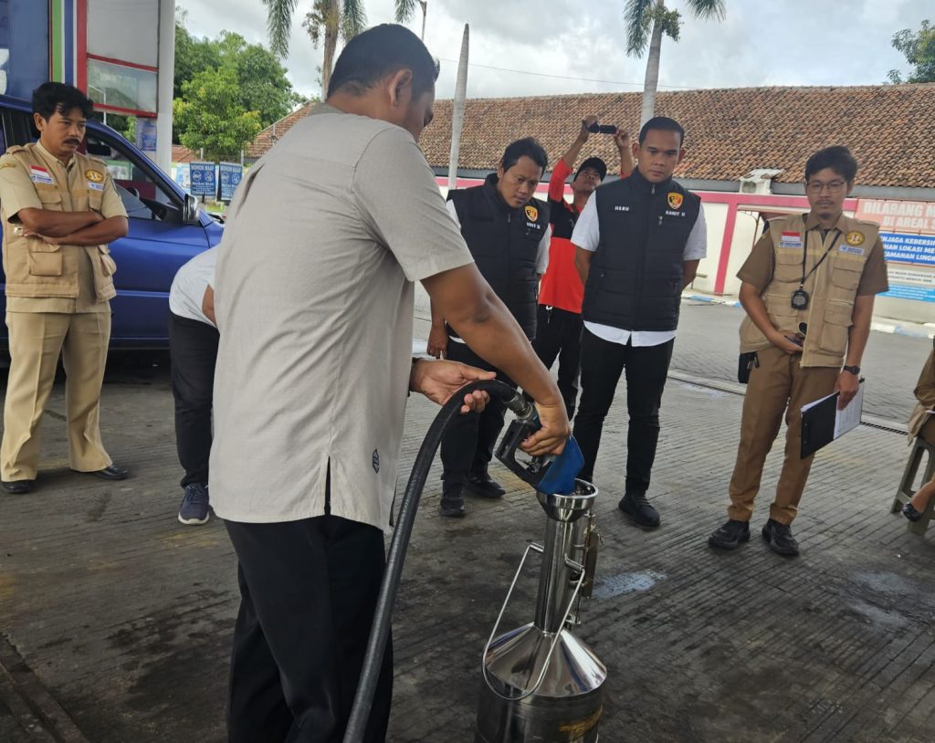 Satgas BBM Polres Jombang bersama UPT Metrologi dan Pertamina Lakukan Pengecekan SPBU