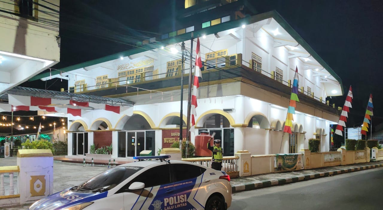Saat Patroli Subuh, Personel Satlantas Polresta Sambangi Masjid di Kota Palangka Raya