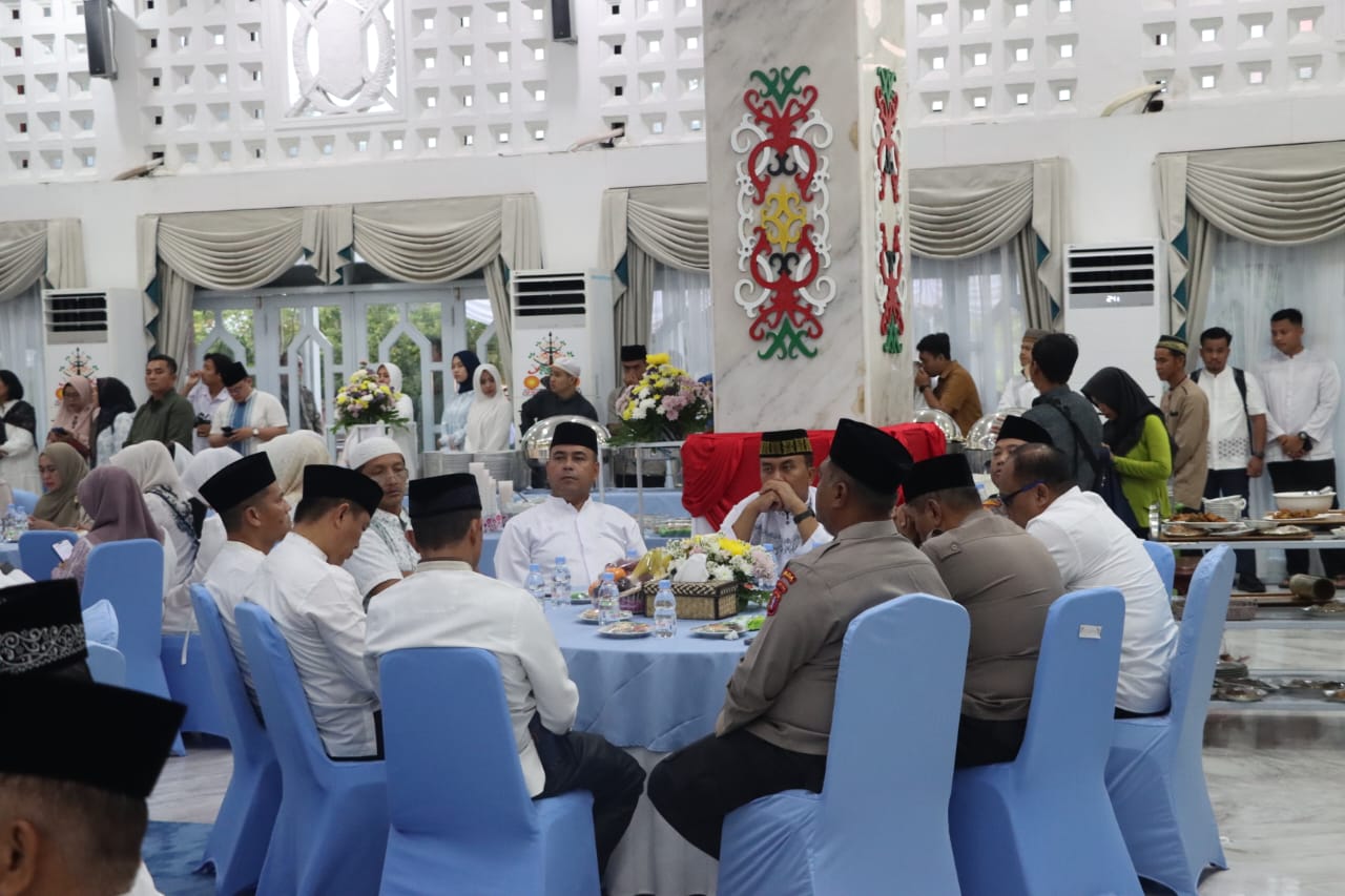 Kapolresta Palangka Raya Hadiri Buka Puasa Bersama di Rumah Jabatan Gubernur Kalteng