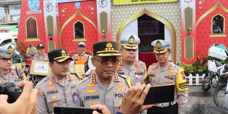 Wakapolda Jateng Tinjau Kesiapan Pengamanan Ops Ketupat Candi 2025 di Pos Terpadu Alun-Alun Kendal