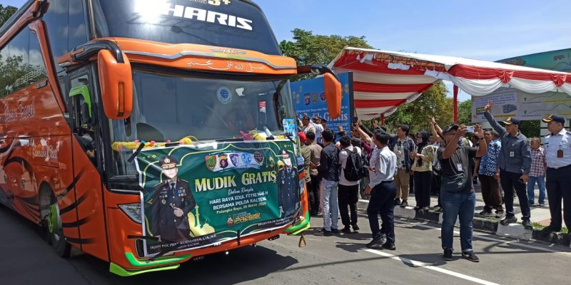Polda Kalteng Bersama Pemprov Berangkatkan 495 Pemudik Tujuan Sampit, Pangkalan Bun, Buntok dan Banjarmasin