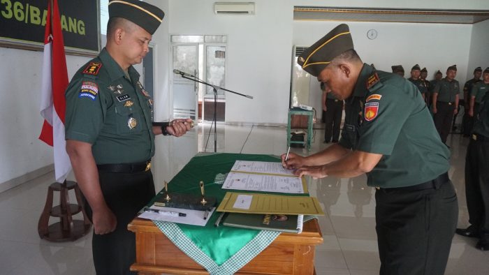 Dandim 0736/Batang Pimpin Sertijab Danramil dan Perwira Staf