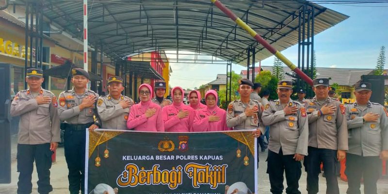 Polres Kapuas Bagikan Takjil, Wujud Kepedulian Polri Di Bulan Ramadhan 1446 H/2025 M
