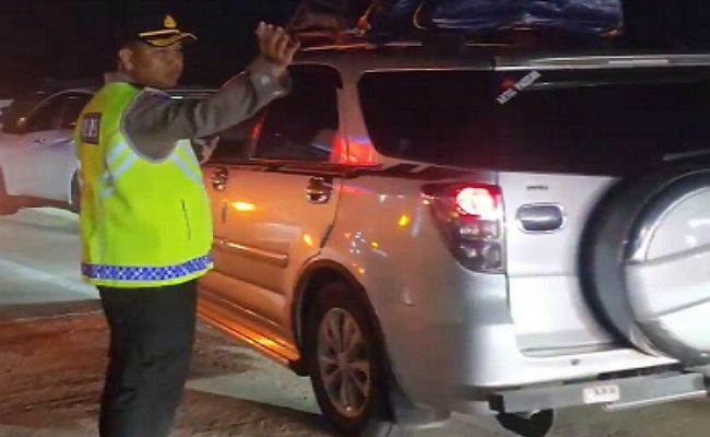 Kapolres Pekalongan Pantau Langsung Situasi Arus Mudik di Rest Area 338A