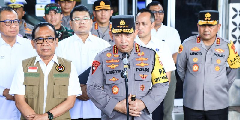 Tinjau Bandara Soetta, Kapolri Instruksikan Jajaran Rutin Patroli Pastikan Pemudik Aman-Nyaman