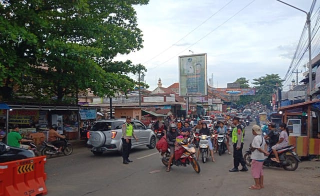 Diterjunkan Pada Titik-Titik Trouble Spot, Polisi Atur lalu Lintas Antisipasi Kemacetan