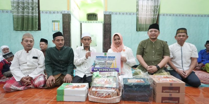 Dukung Kemakmuran Rumah Ibadah, Ning Ita Berikan Dana Hibah Puluhan Masjid dan Mushala