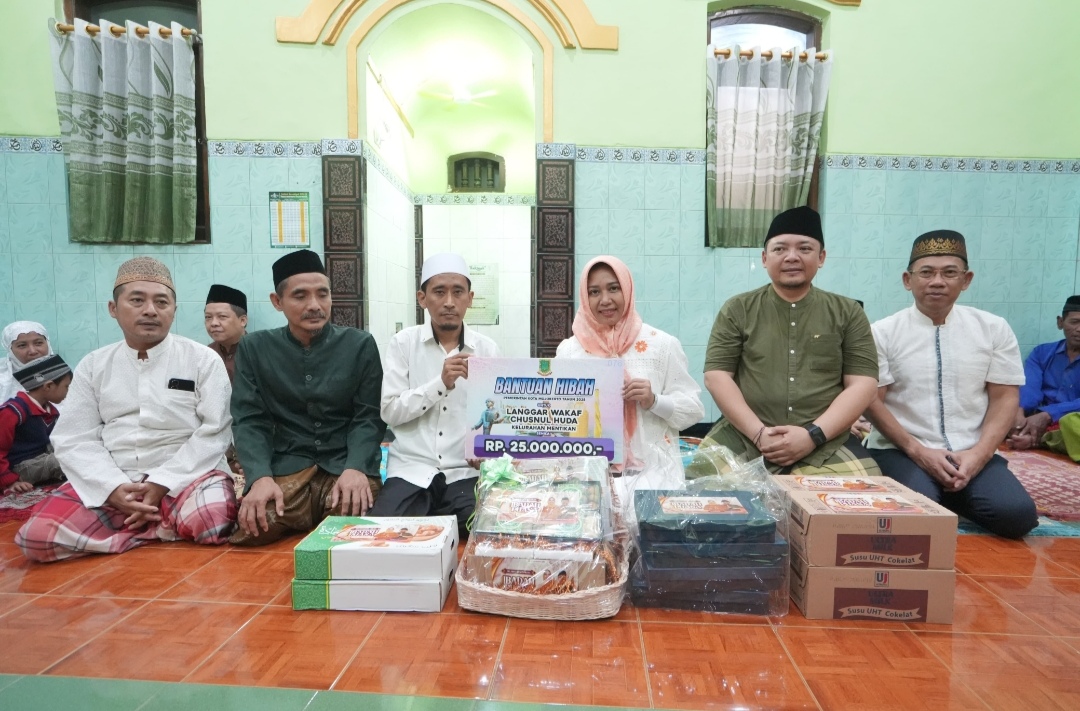 Dukung Kemakmuran Rumah Ibadah, Ning Ita Berikan Dana Hibah Puluhan Masjid dan Mushala