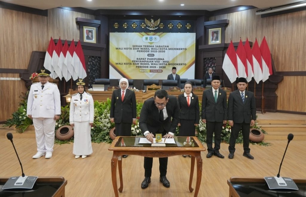 Sertijab Wali Kota Mojokerto, Gubernur Khofifah Minta Selaraskan RPJMD