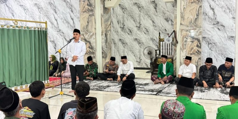 Safari Ramadan Perdana, Bupati Al Barra Serahkan Bantuan Pembangunan Masjid