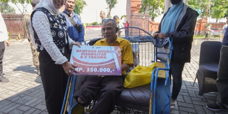 Pemkot Mojokerto Bagikan Bansos bagi Disabilitas, Ning Ita: Wujudkan Masyarakat Sejahtera yang Berkeadilan