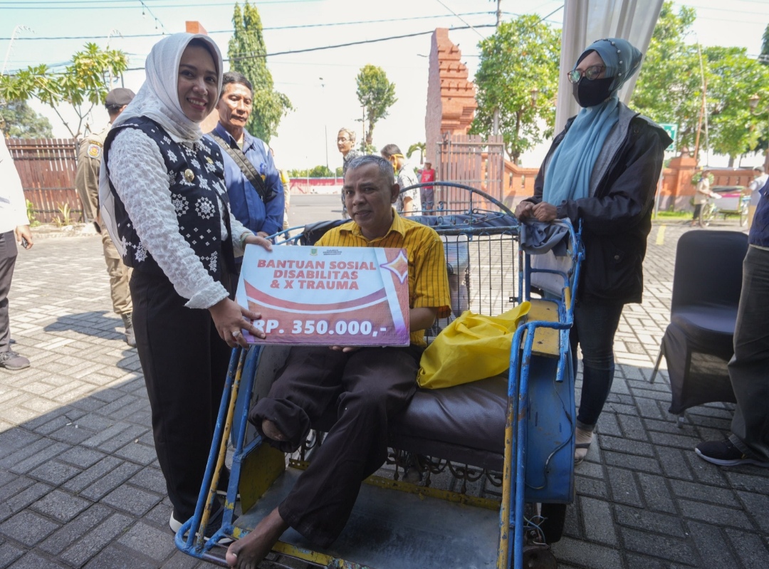 Pemkot Mojokerto Bagikan Bansos bagi Disabilitas, Ning Ita: Wujudkan Masyarakat Sejahtera yang Berkeadilan