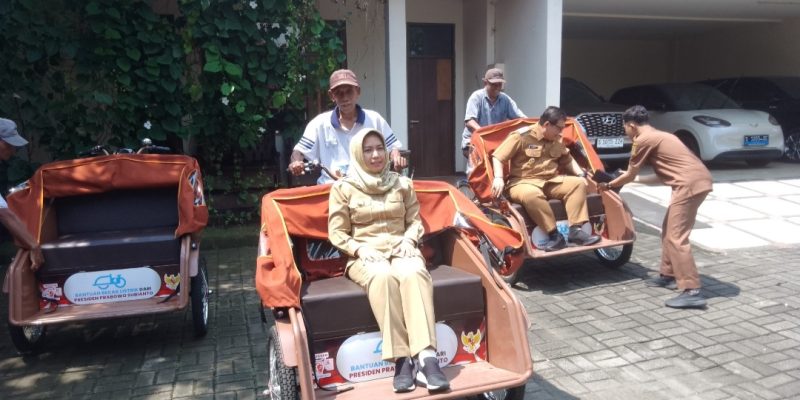 20 Becak Listrik Disalurkan di Kota Mojokerto, Ning Ita Harap Usia Penerima Bisa Diturunkan