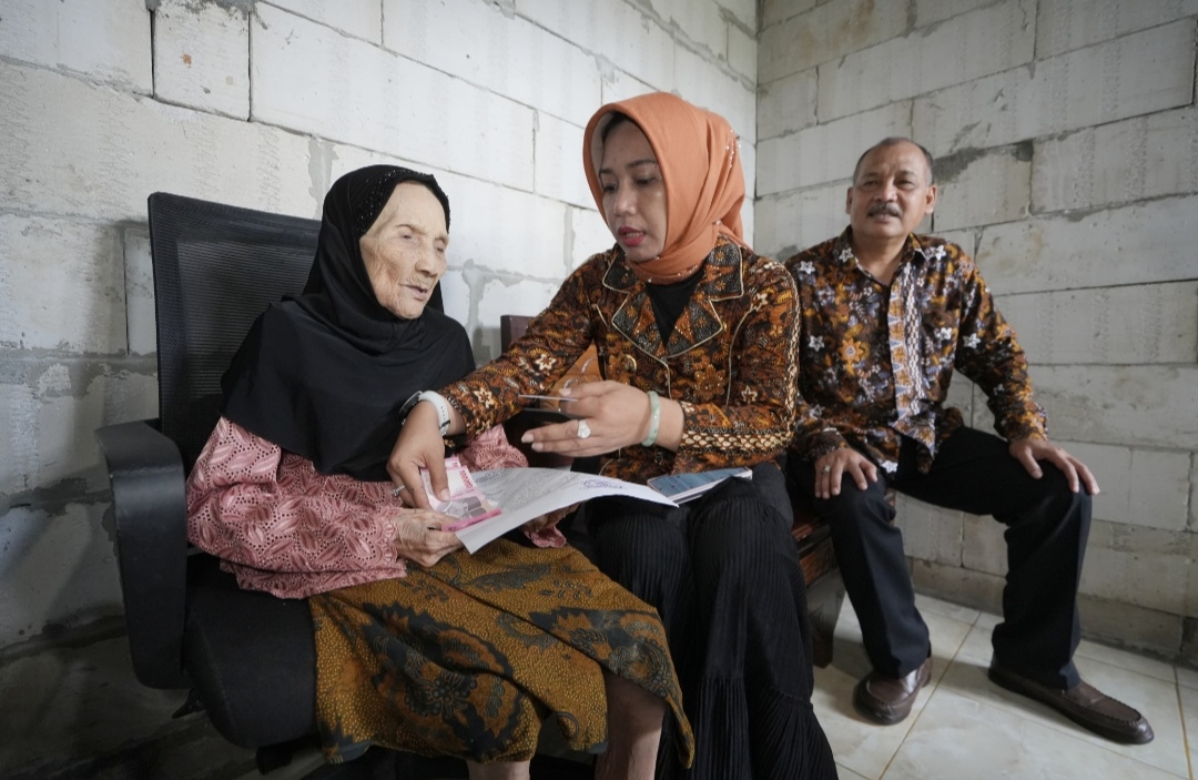 Tak Perlu Antre! Ribuan Lansia di Kota Mojokerto Dapat Bansos Rp 500 Ribu Langsung Diantar ke Rumah