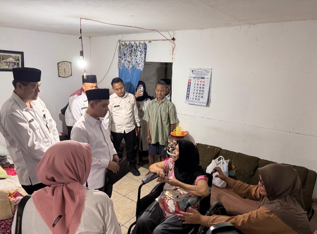 Wujudkan Keluarga Sejahtera, Pemkab Mojokerto Beri Bantuan Pangan – Kursi Roda
